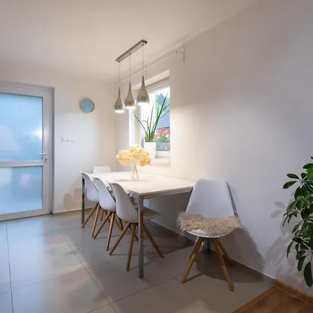 Rekreacny Domcek Flower Garden - Self Check In *